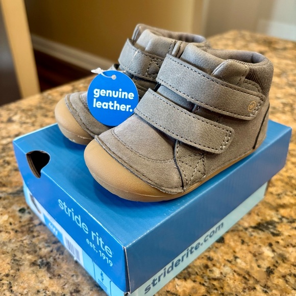 NEW Stride Rite Baby Size 4W Leather Shoes - Picture 1 of 5